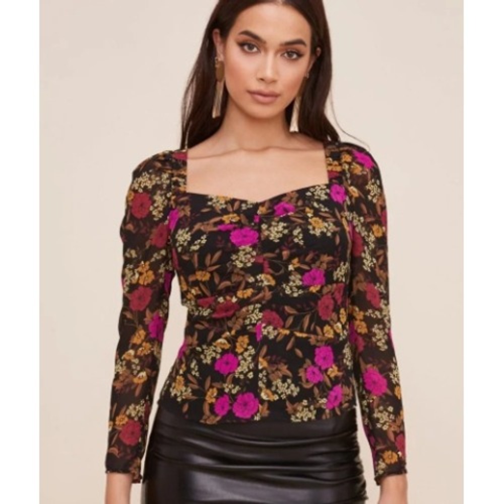 NWT ASTR The Label Blouse Size Medium Black Pink Floral Ruched Open Back Cutout